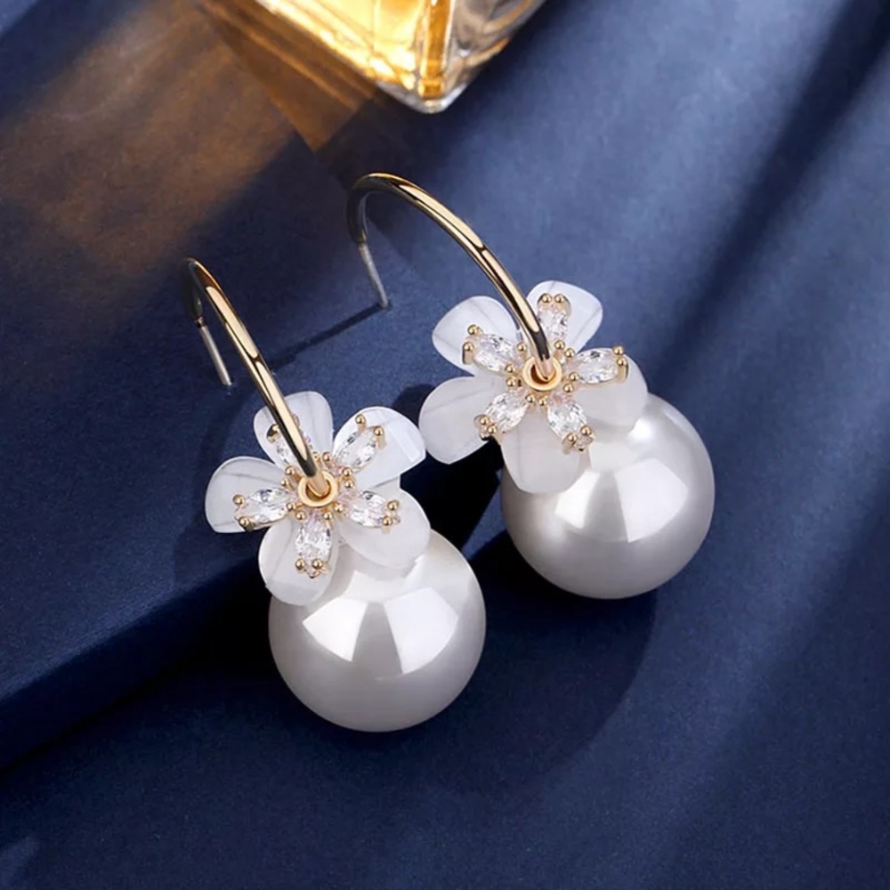 🛍 2/ $20 New big pearl flower earring